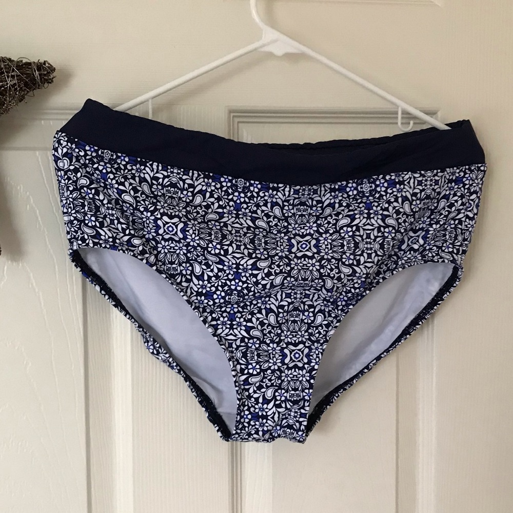 Lands’ End swimsuit bottom size 12 NWOT
